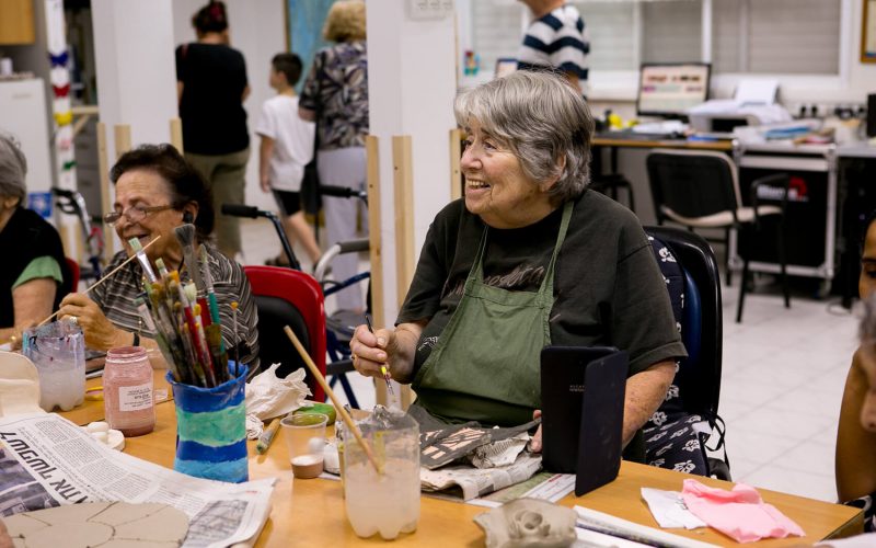 דיירת יוצרת במועדון